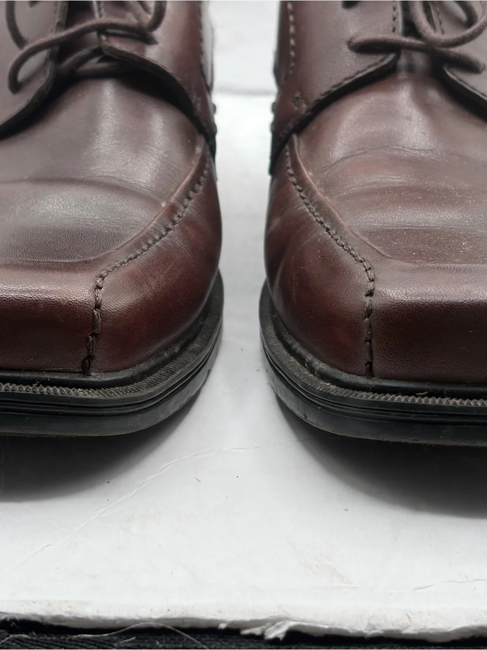 Nunn Bush Brown Leather Derby Shoes with Lace-Up Closure